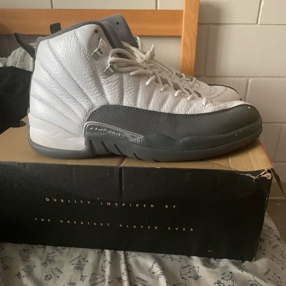 Air jordan 12 Size 11 Worn once.  Comes with box - Picture 3 of 5